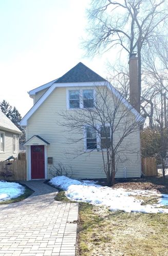 1023 Greenwood Ave, Bannockburn, IL 60015-2928