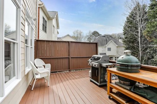 2556 Brookline Cir, Atlanta GA  30319-3693 exterior