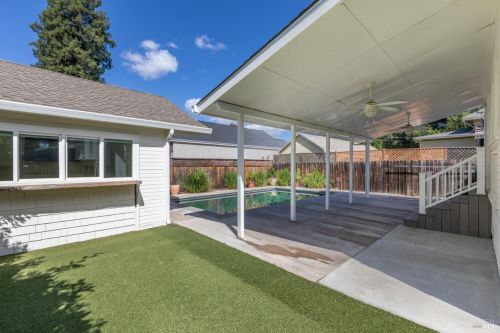 302 Scott St, Ukiah CA  95482-4320 exterior