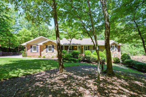 2789 Pete Shaw Rd, Marietta, GA 30066-2207