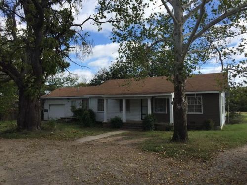 725 Silver Creek Rd, Azle, TX 76020-3440