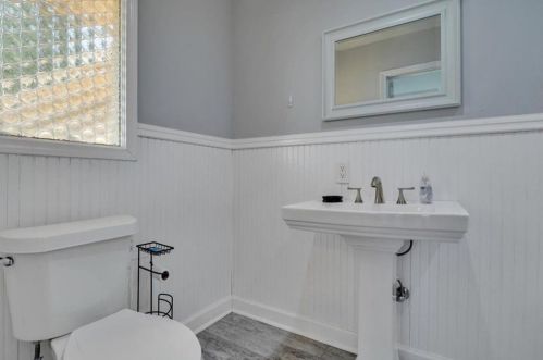 1320 Heatherland Dr, Atlanta GA  30331-7406 exterior