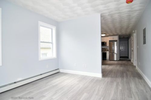 16 Hyat St, Providence, RI 02909-3207