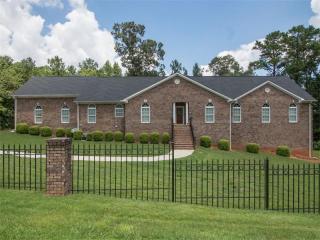 145 Banks Dr, Stockbridge GA  30281-4306 exterior