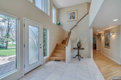 143 Fawnhill Rd, Upper Saddle River, NJ 07458-1534