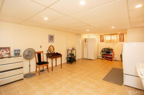 47 Albert Ave, Edison NJ  08837-2513 exterior