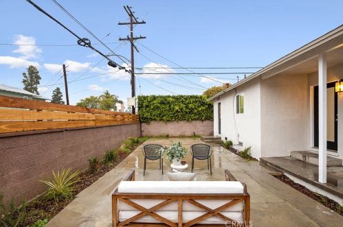 11609 Atkinson Ave, Hawthorne CA  90250-1827 exterior