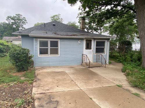 42425 Park Ln, Antioch, IL 60002-8219