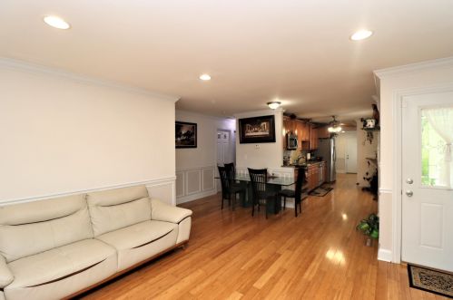 127 Hazard Rd, Carpentersville, IL 60110-2248