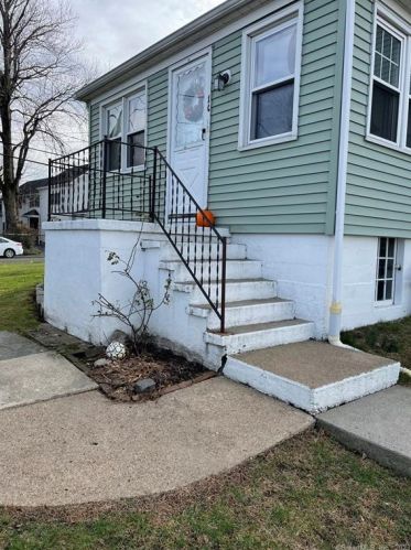 16 New St, Greenwich CT  06830-5813 exterior