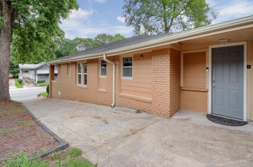 1085 Metropolitan Pkwy, Atlanta GA  30310-3437 exterior