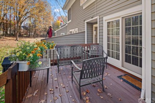 32 Coriander Dr, Princeton NJ  08540-9425 exterior
