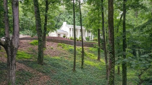 5700 Lake Island Dr, Atlanta GA  30327-4836 exterior