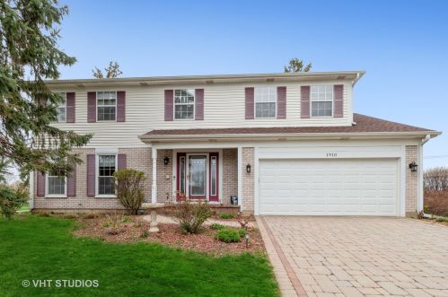 1910 Honey Locust Dr, Barrington Hills, IL 60102