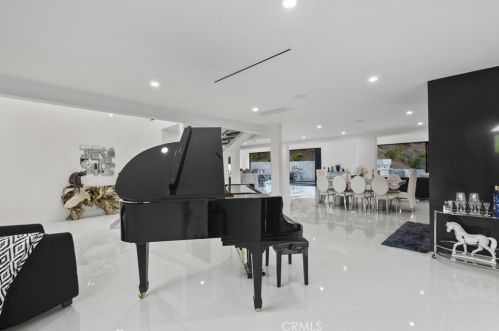 2434 Delisle Ct, Glendale CA  91208-2210 exterior