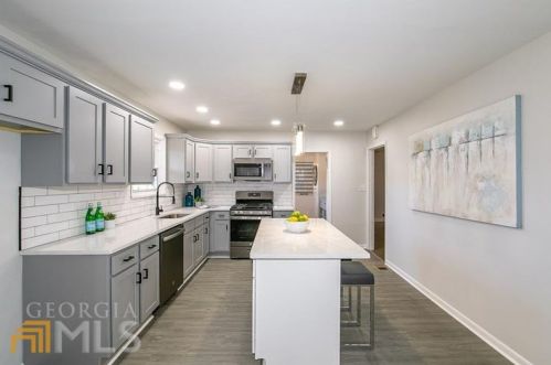 3007 Dogwood Dr, Atlanta GA  30344-3905 exterior