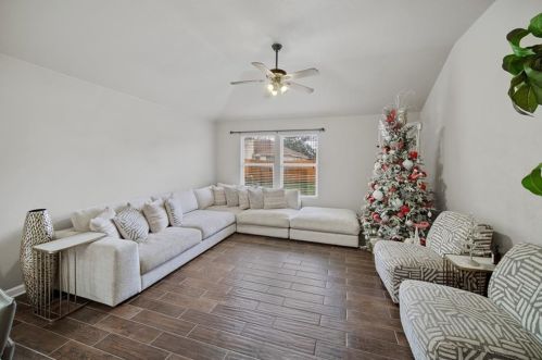 120 Geronimo Cv, Uhland TX 78640-4622 exterior