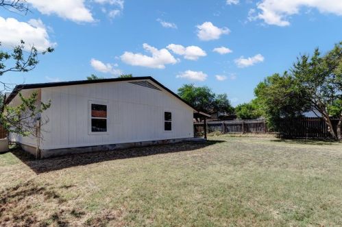 8408 Cayuga Dr, Austin TX 78749-3972 exterior