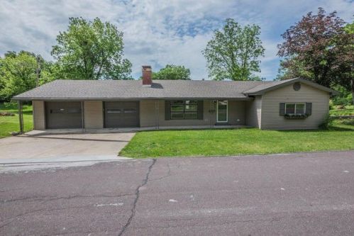 812 Burkhart St, Moberly, MO 65270-1410