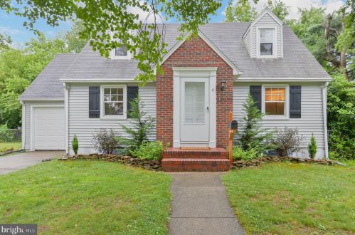 8 Oxford Ave, Stratford, NJ 08084-1306