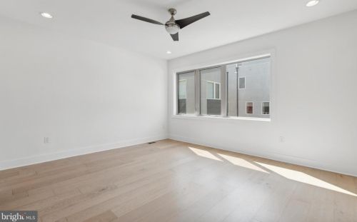 148 Front St, Philadelphia PA 19106-0020 exterior