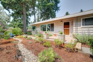 704 163rd St, Seattle, WA 98133-5609