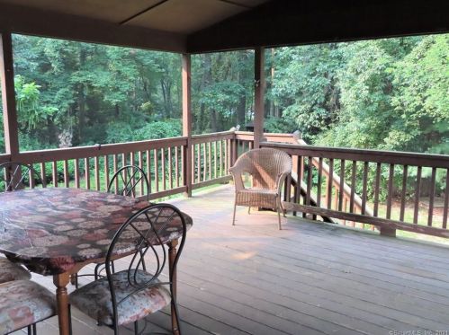 10 Summit Dr, Windsor CT  06095-3238 exterior