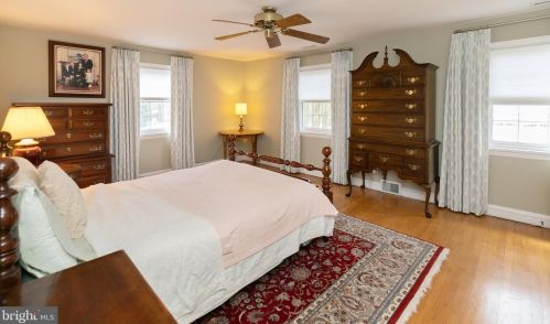 561 Crystal Lake Ave, Tavistock NJ 08033-2748 exterior