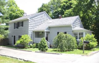 12 Herman Ave, Tokeneke, CT 06820-4303
