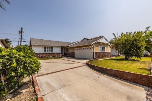 1851 Random Dr, Anaheim CA  92804-2664 exterior