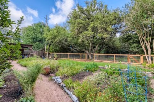 6555 Fair Vly Trl, Austin TX  78749-1266 exterior