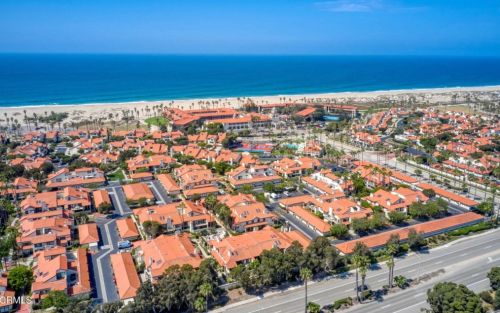 2212 Martinique Ln, Oxnard, CA 93035-3619