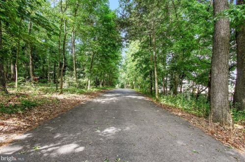 740 Witmer Rd, York, PA 17402-9373