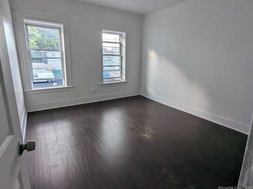 70 Center St, Huntington, CT 06484-3242