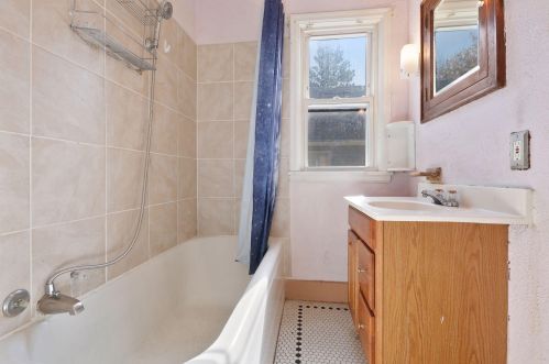 986 4th St, Saint Paul MN  55106-5209 exterior