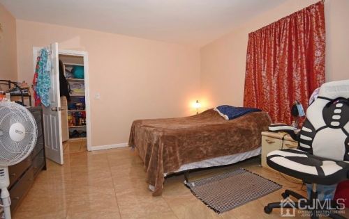 536 Hartford St, Perth Amboy, NJ 08861-3517