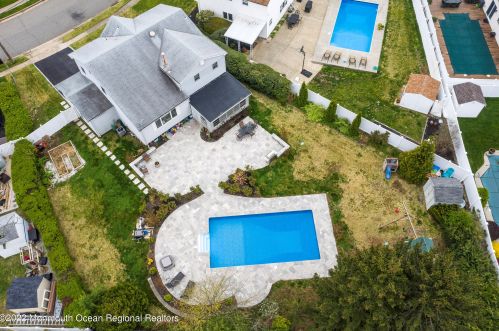 4 Dublin Ln, Hazlet, NJ 07730-1106