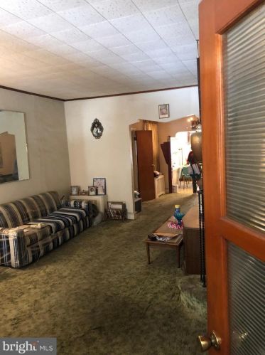 2442 10th St, Philadelphia PA 19133-1614 exterior