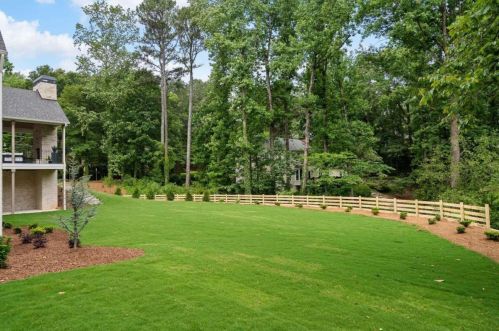 921 Heards Ferry Rd, Atlanta GA  30328-4727 exterior