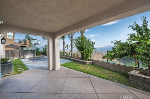 18458 Lakepointe Dr, Riverside CA  92503-0252 exterior