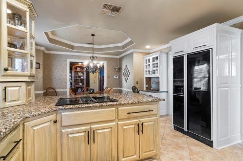 2106 Shari Ln, Garland TX 75043-1459 exterior