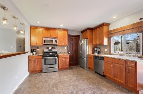 5172 Deerpath Rd, Oak Forest, IL 60452-4410
