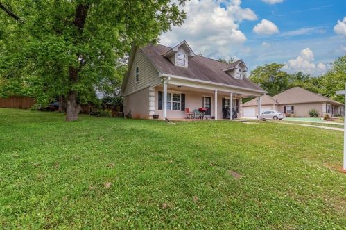 51 Pine Ave, Commerce, GA 30529-1405