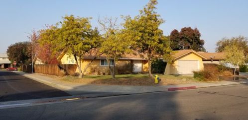 1061 Sierra Ave, Clovis, CA 93612-1263