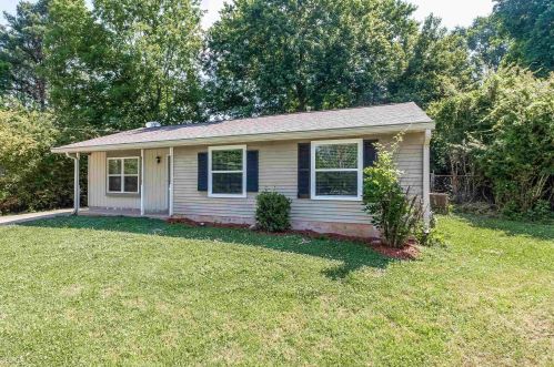 5372 Tracey Dr, Stone Mountain, GA 30088-3227