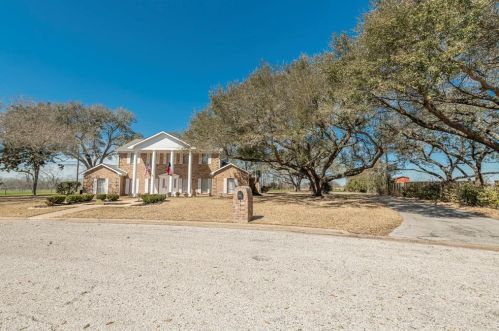 110 Oak Dr, Columbus, TX 78934-1410