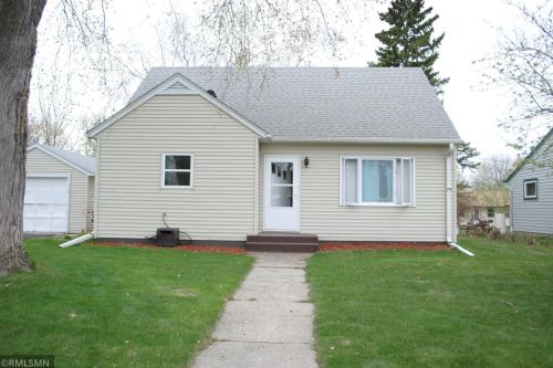 118 Ridge Rd, Morris, MN 56267-1534