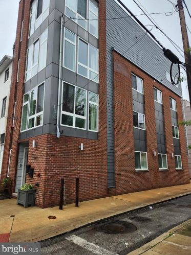 909 20th St, Philadelphia, PA 19130-1540