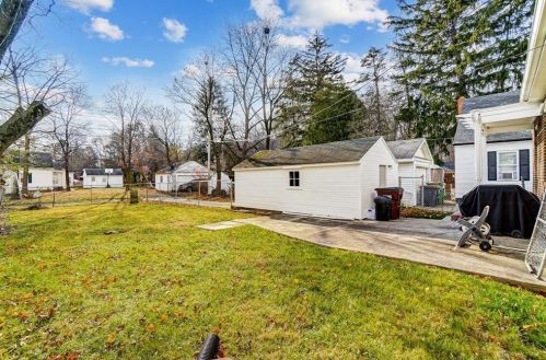 221 Parkwood Ave, Springfield OH  45506-2702 exterior