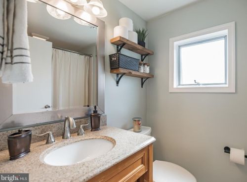 410 Lakeview Ave, Tavistock NJ 08033-1609 exterior